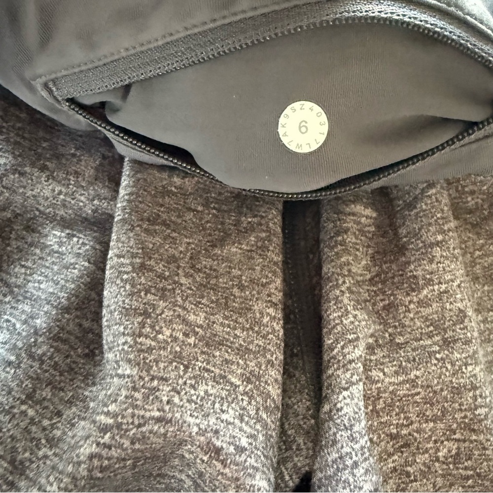 Lululemon Run Times Short II *4 Size 6 - Picture 3 of 5